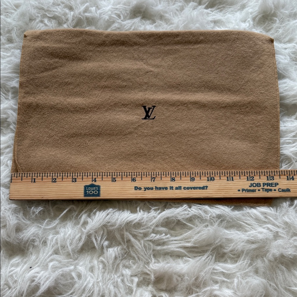 Louis Vuitton Beige Dust Cover with Black LV Monogram - Picture 3 of 3